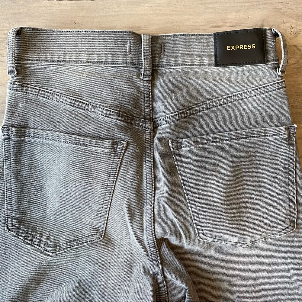 EXPRESS High Rise Mom Jeans - Picture 3 of 6